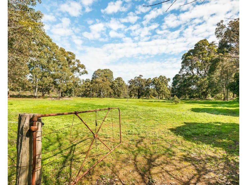 700 Albany Highway, Bedfordale WA 6112
