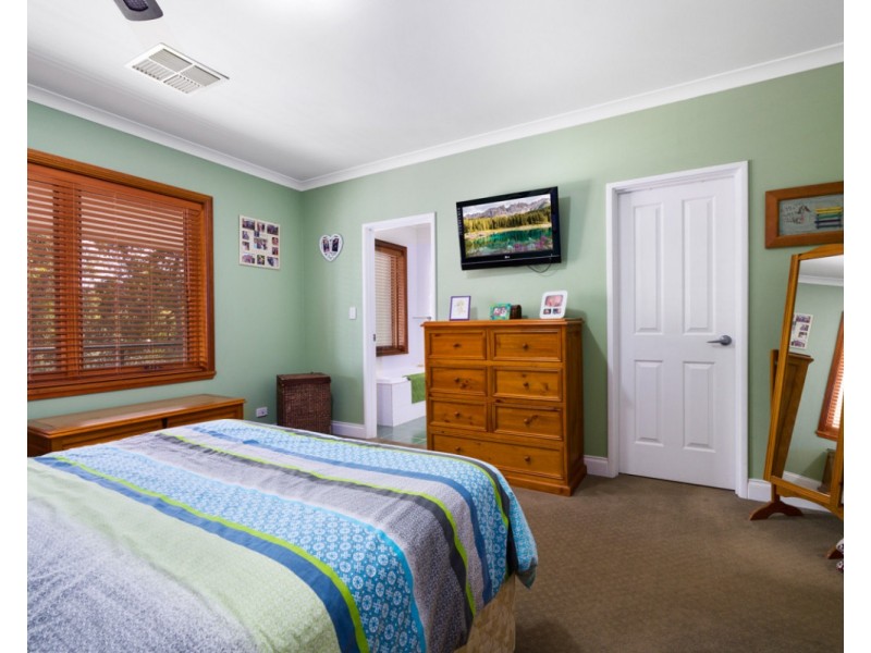 6 Sewell Street, Bedfordale WA 6112