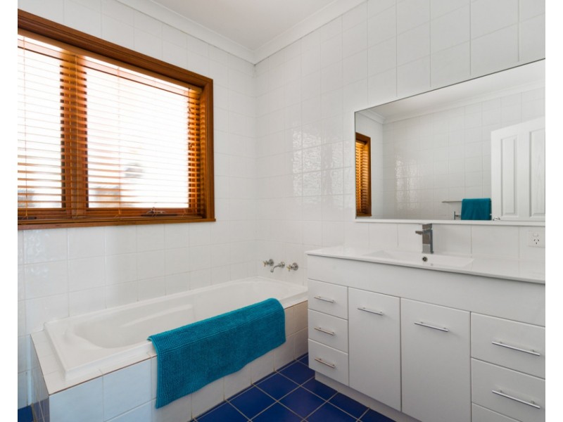 6 Sewell Street, Bedfordale WA 6112