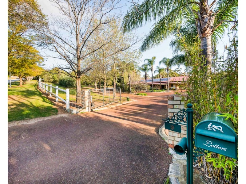 9 Cooliabberra Drive, Mount Richon WA 6112