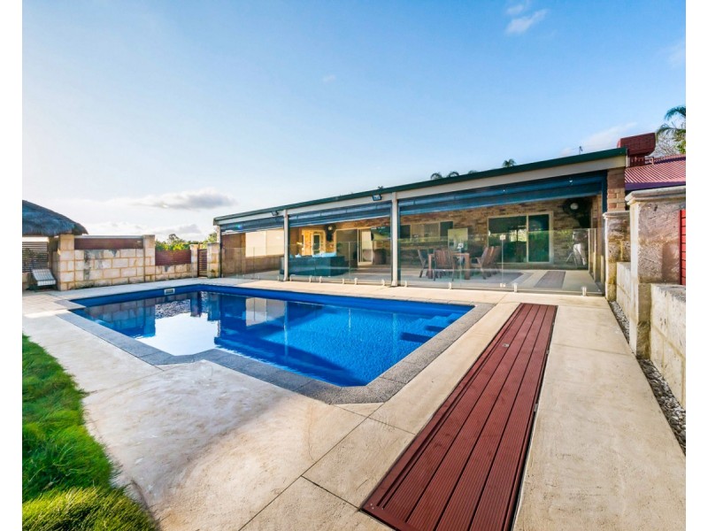 9 Cooliabberra Drive, Mount Richon WA 6112