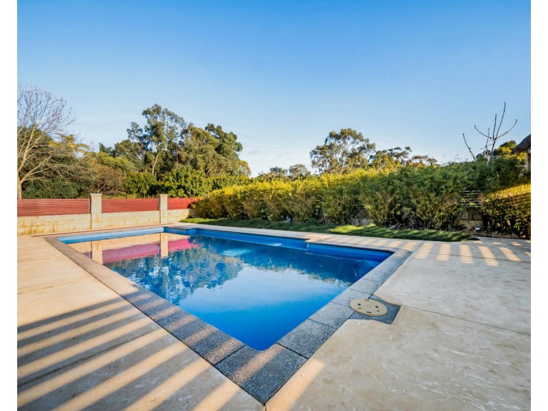 9 Cooliabberra Drive, Mount Richon WA 6112