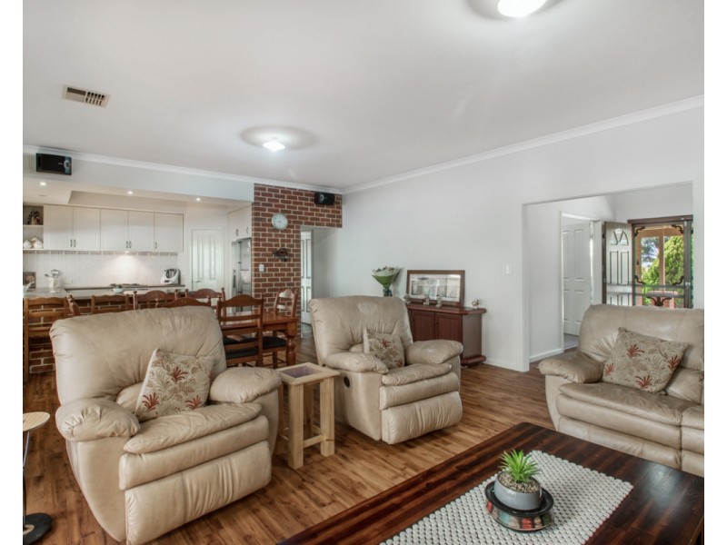 4 Cartland Court, Bedfordale WA 6112