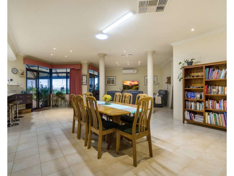 22 Richon Heights, Mount Richon WA 6112