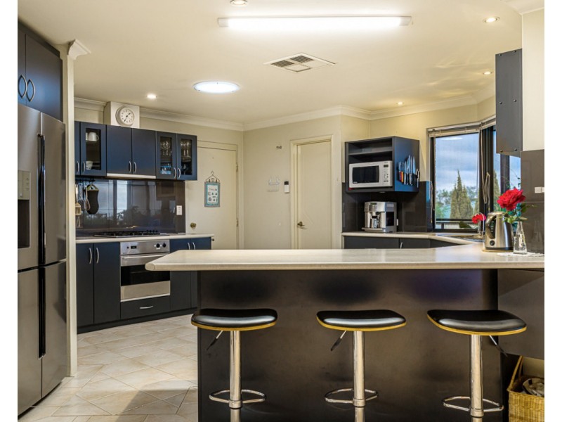 22 Richon Heights, Mount Richon WA 6112