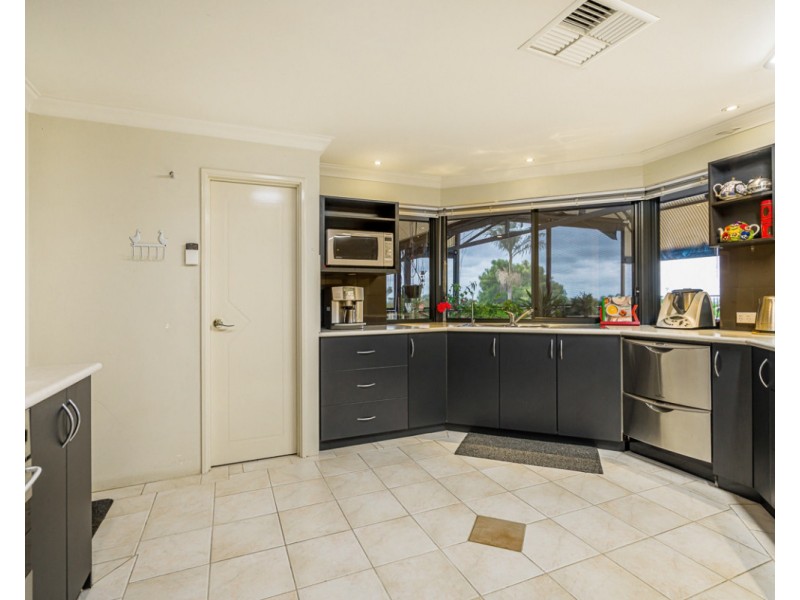 22 Richon Heights, Mount Richon WA 6112