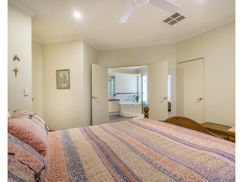 22 Richon Heights, Mount Richon WA 6112