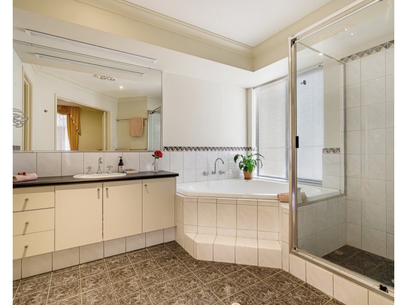 22 Richon Heights, Mount Richon WA 6112