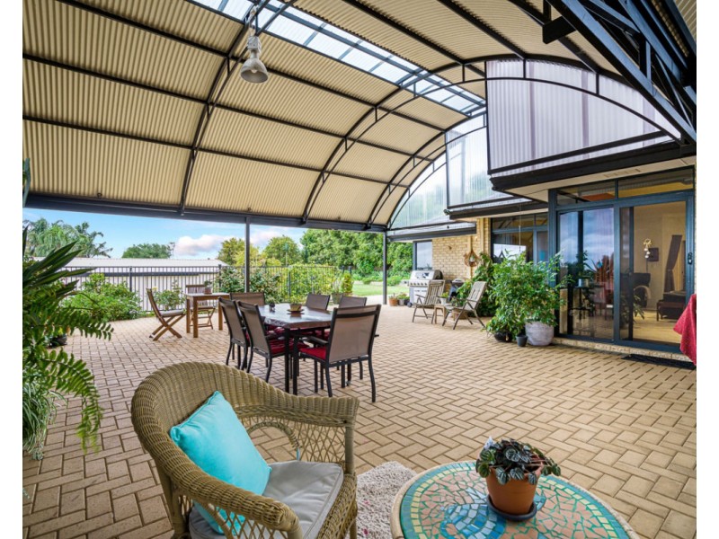 22 Richon Heights, Mount Richon WA 6112