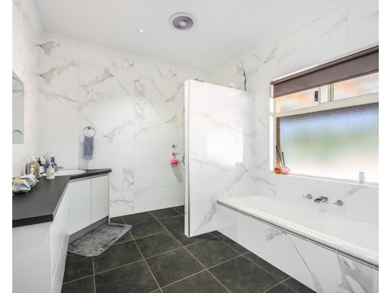 8 Observation Circle, Bedfordale WA 6112