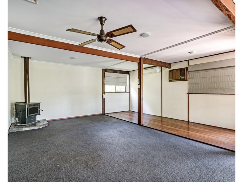 24 Urch Road, Roleystone WA 6111