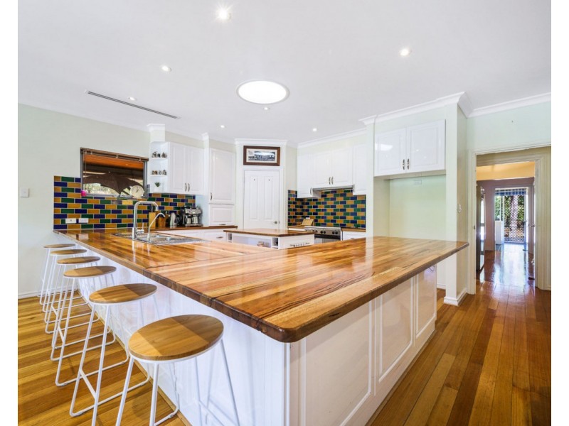 5 Watling Place, Bedfordale WA 6112