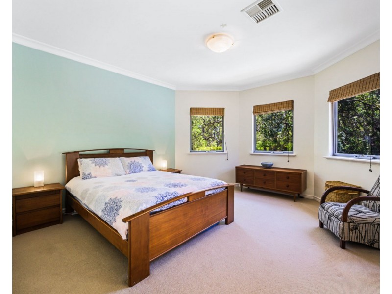 5 Watling Place, Bedfordale WA 6112