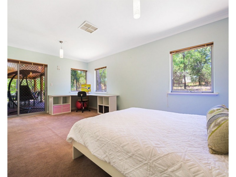 5 Watling Place, Bedfordale WA 6112