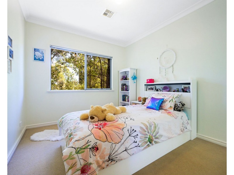 5 Watling Place, Bedfordale WA 6112