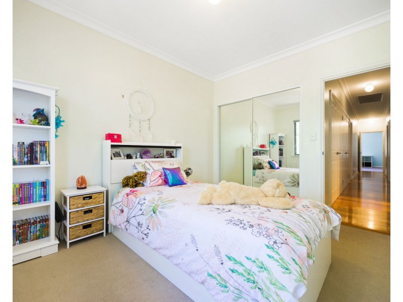 5 Watling Place, Bedfordale WA 6112