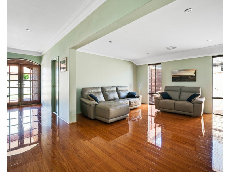 16 Hardwick Boulevard, Canning Vale WA 6155