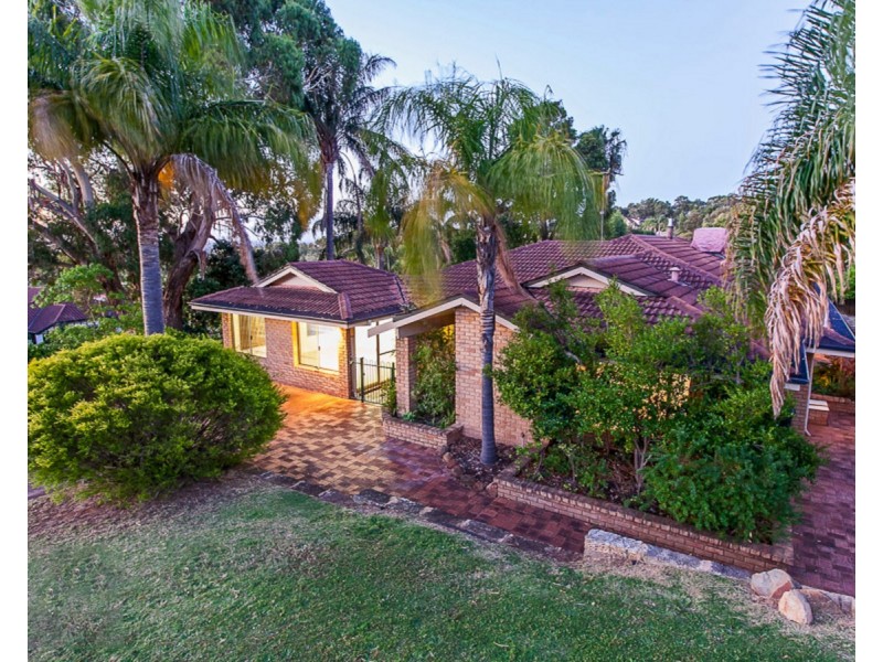 2 Chardonnay Grove, Mount Nasura WA 6112