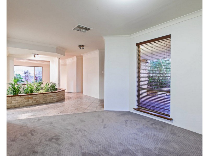 2 Chardonnay Grove, Mount Nasura WA 6112