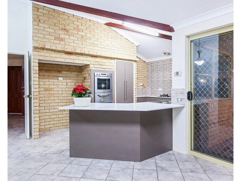 2 Chardonnay Grove, Mount Nasura WA 6112