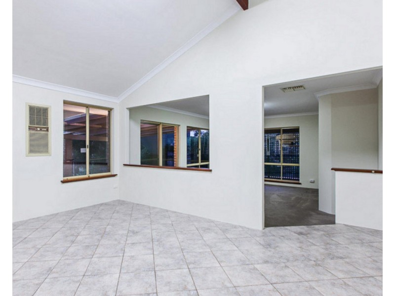 2 Chardonnay Grove, Mount Nasura WA 6112