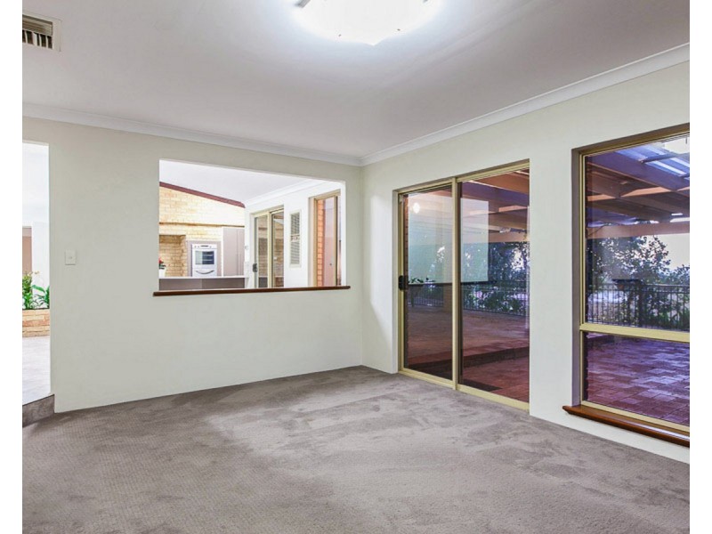 2 Chardonnay Grove, Mount Nasura WA 6112
