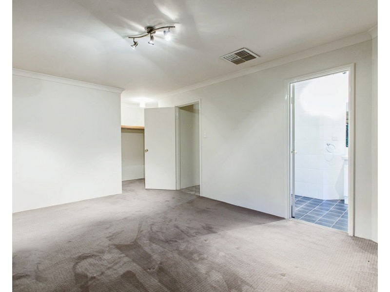 2 Chardonnay Grove, Mount Nasura WA 6112