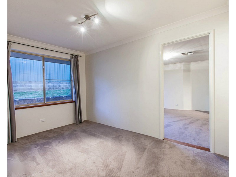 2 Chardonnay Grove, Mount Nasura WA 6112