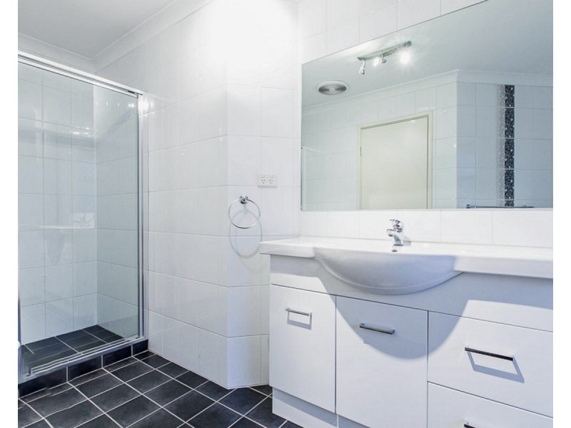 2 Chardonnay Grove, Mount Nasura WA 6112