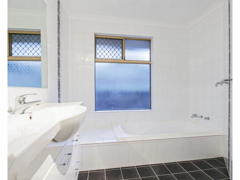 2 Chardonnay Grove, Mount Nasura WA 6112