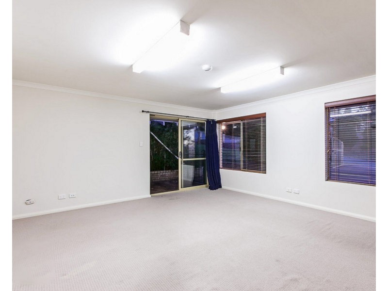 2 Chardonnay Grove, Mount Nasura WA 6112