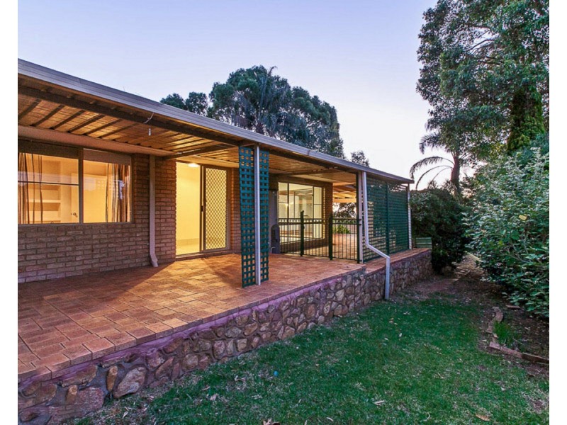 2 Chardonnay Grove, Mount Nasura WA 6112