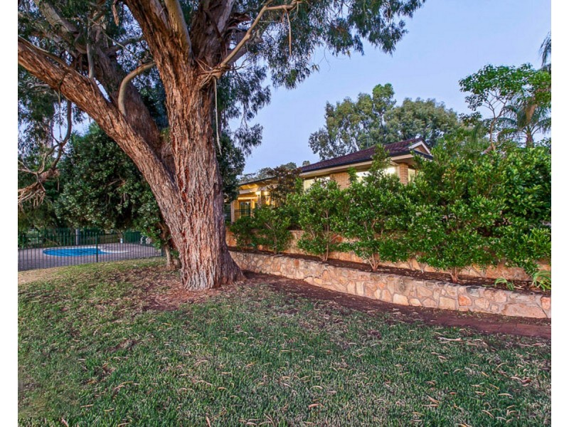 2 Chardonnay Grove, Mount Nasura WA 6112