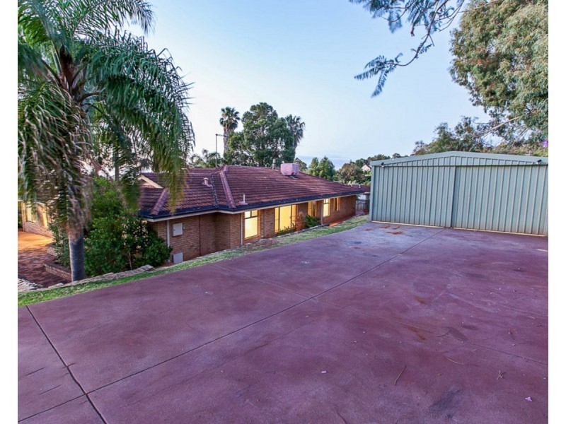 2 Chardonnay Grove, Mount Nasura WA 6112