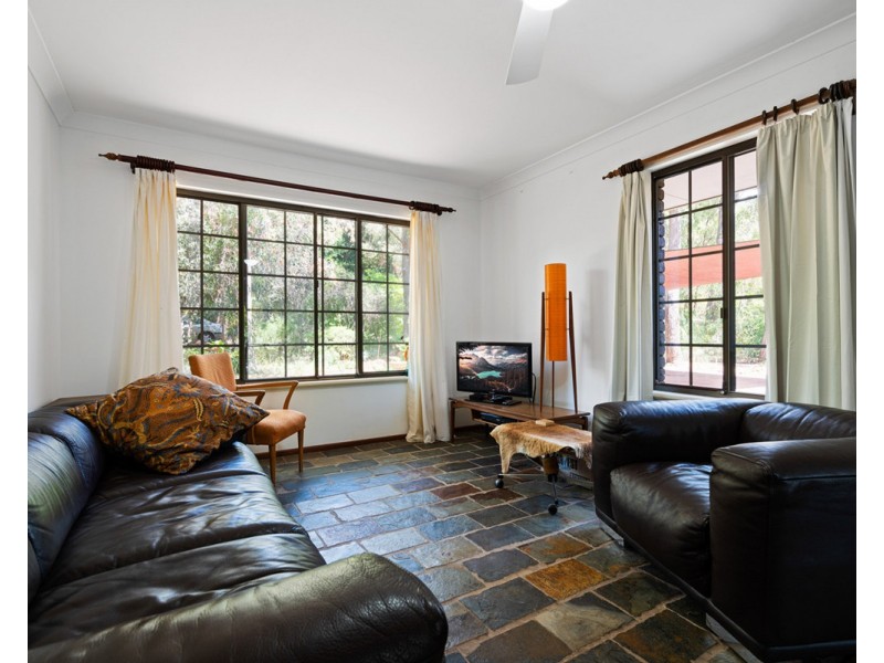 1 Garland Road, Roleystone WA 6111