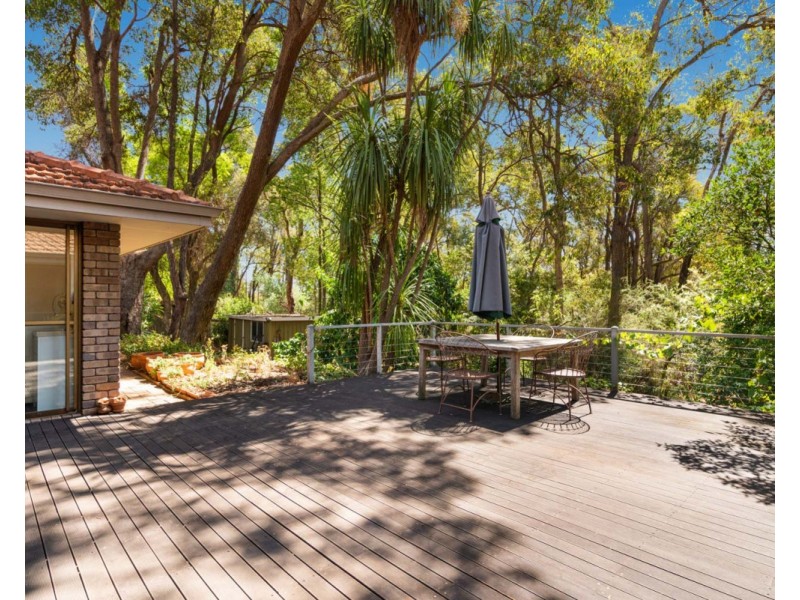 1 Garland Road, Roleystone WA 6111