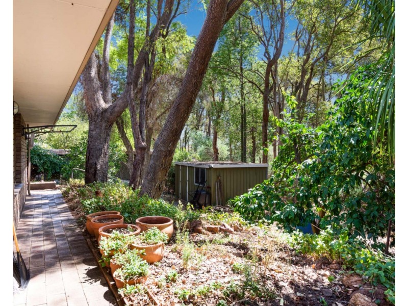 1 Garland Road, Roleystone WA 6111