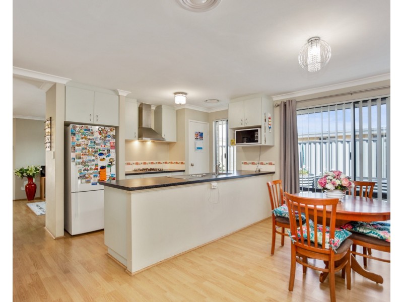6 Sachem Bend, Piara Waters WA 6112