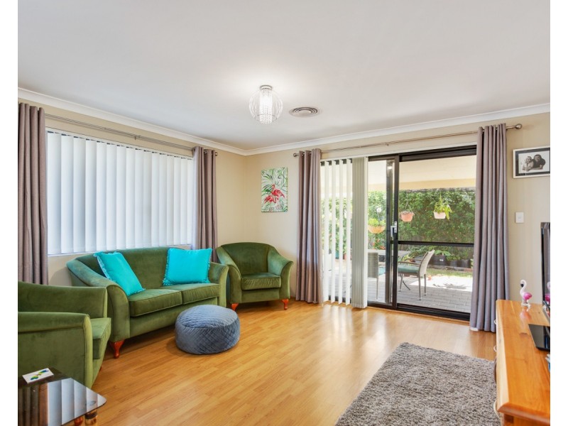 6 Sachem Bend, Piara Waters WA 6112
