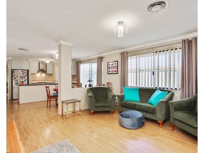 6 Sachem Bend, Piara Waters WA 6112