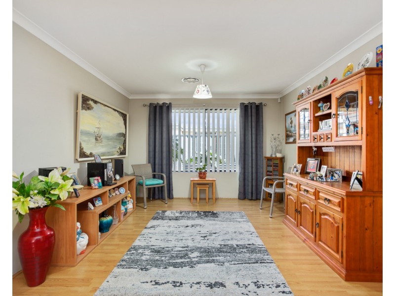 6 Sachem Bend, Piara Waters WA 6112
