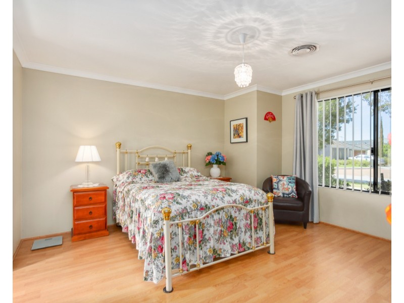 6 Sachem Bend, Piara Waters WA 6112