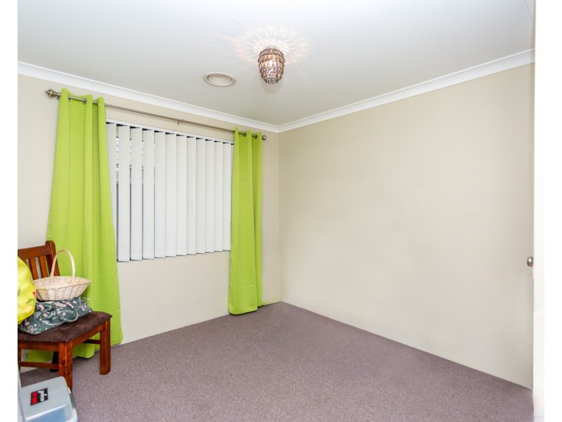 6 Sachem Bend, Piara Waters WA 6112