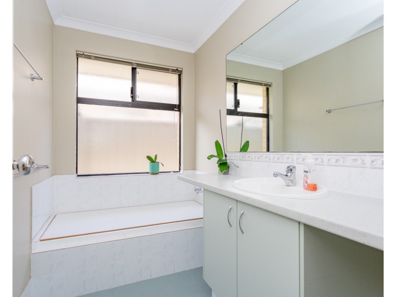 6 Sachem Bend, Piara Waters WA 6112