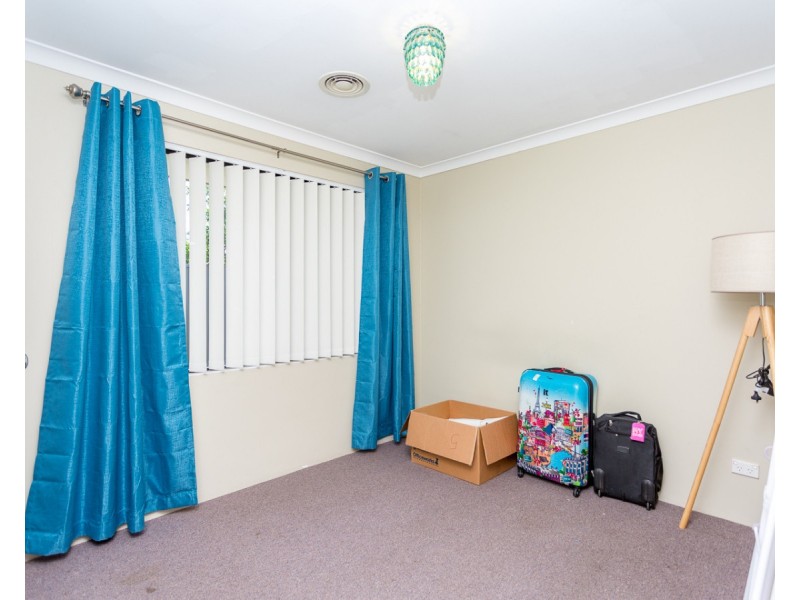 6 Sachem Bend, Piara Waters WA 6112
