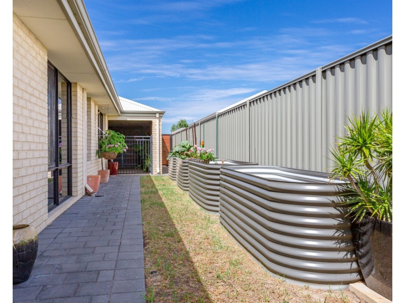 6 Sachem Bend, Piara Waters WA 6112