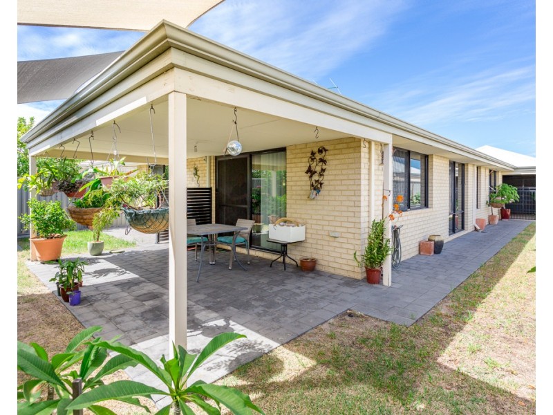 6 Sachem Bend, Piara Waters WA 6112