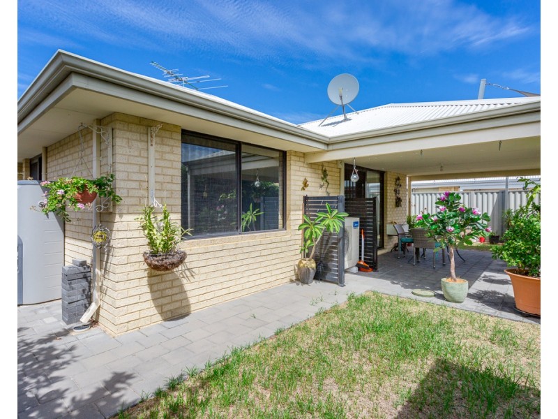 6 Sachem Bend, Piara Waters WA 6112