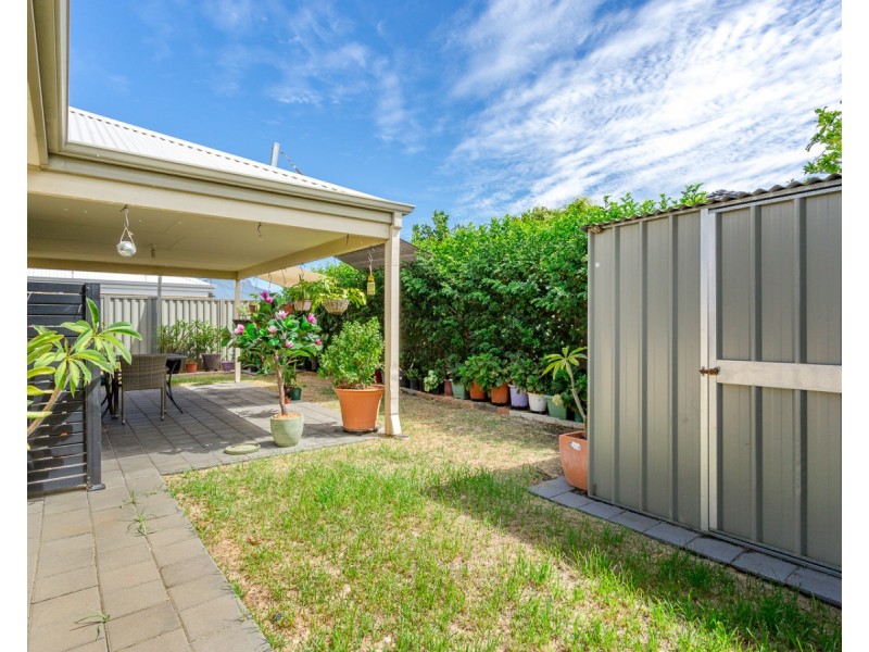 6 Sachem Bend, Piara Waters WA 6112