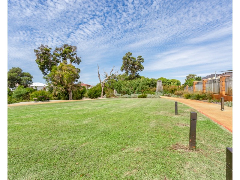 6 Sachem Bend, Piara Waters WA 6112